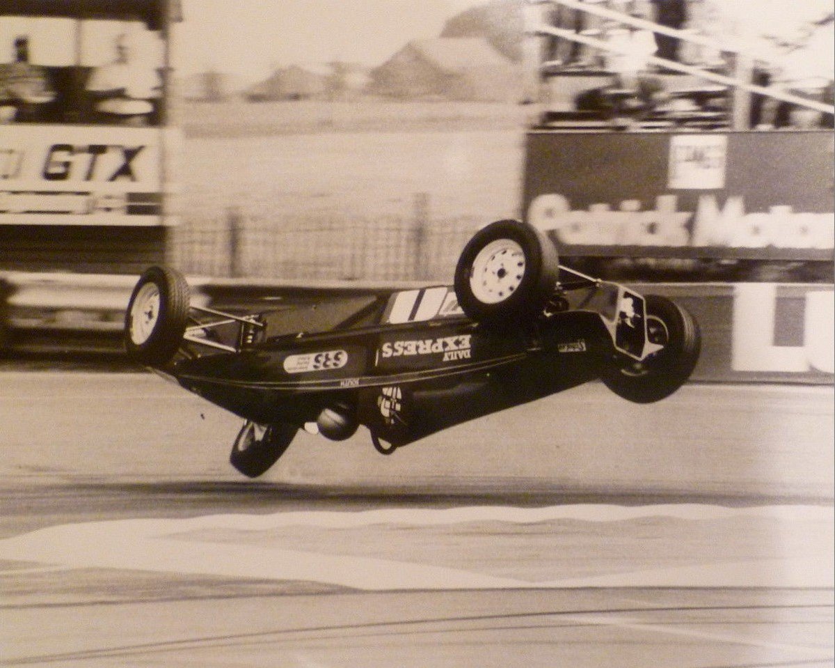 VintageLastFlag's tweet image. .
🏁DNF Saturdays vol-250 #Silverstone #FormulaFord 🏁

Paul South at Silverstone in a Van Diemen RF84 FF 1984

🏆internal-combustion.com/nuvolari/dnf-s…🏆