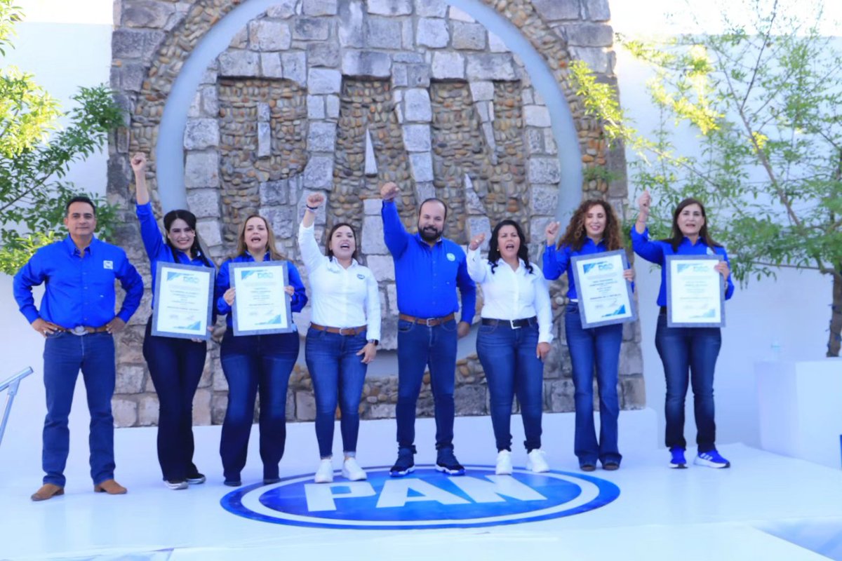 Hoy en una gran fiesta con la familia panista, se entregaron las constancias como candidatas a cargos federales a mujeres valientes, trabajadoras y comprometidas con Durango. Estamos listos para cambiar a México con toda la fuerza y el corazón. #LaFuerzaQueNosMueve