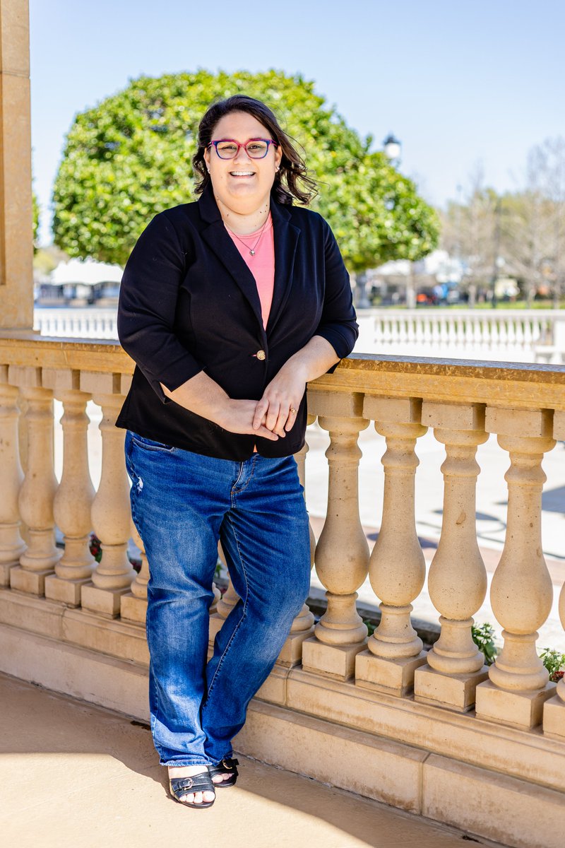 Got some new professional photos done this weekend! It had been 5 years since my last ones. Love this one! #NewProfilePic #InsideTheShift