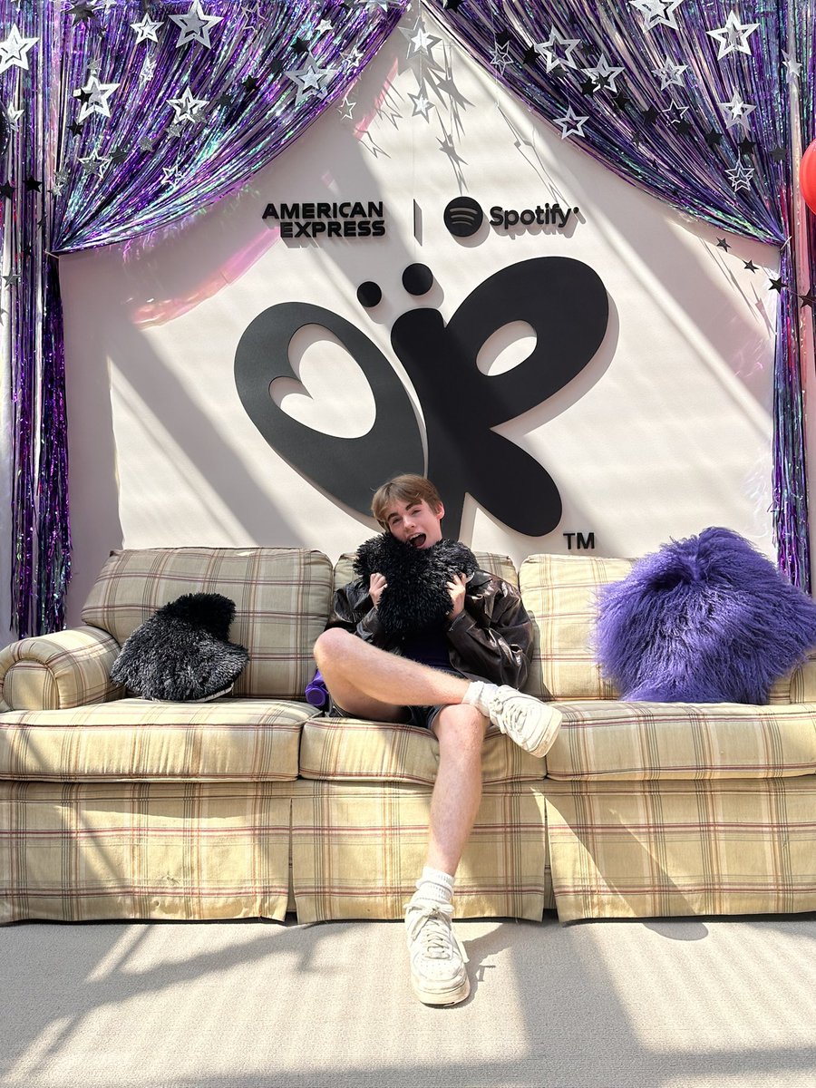 jasperhewes's tweet photo. day 1 of me asking @LiviesHQ to be the #GUTSguide at the #GUTSWorldTourBoston !! i will provide great content, keep the fans connected to the show! 💜����💜 https://t.co/e4x4Acf6tP