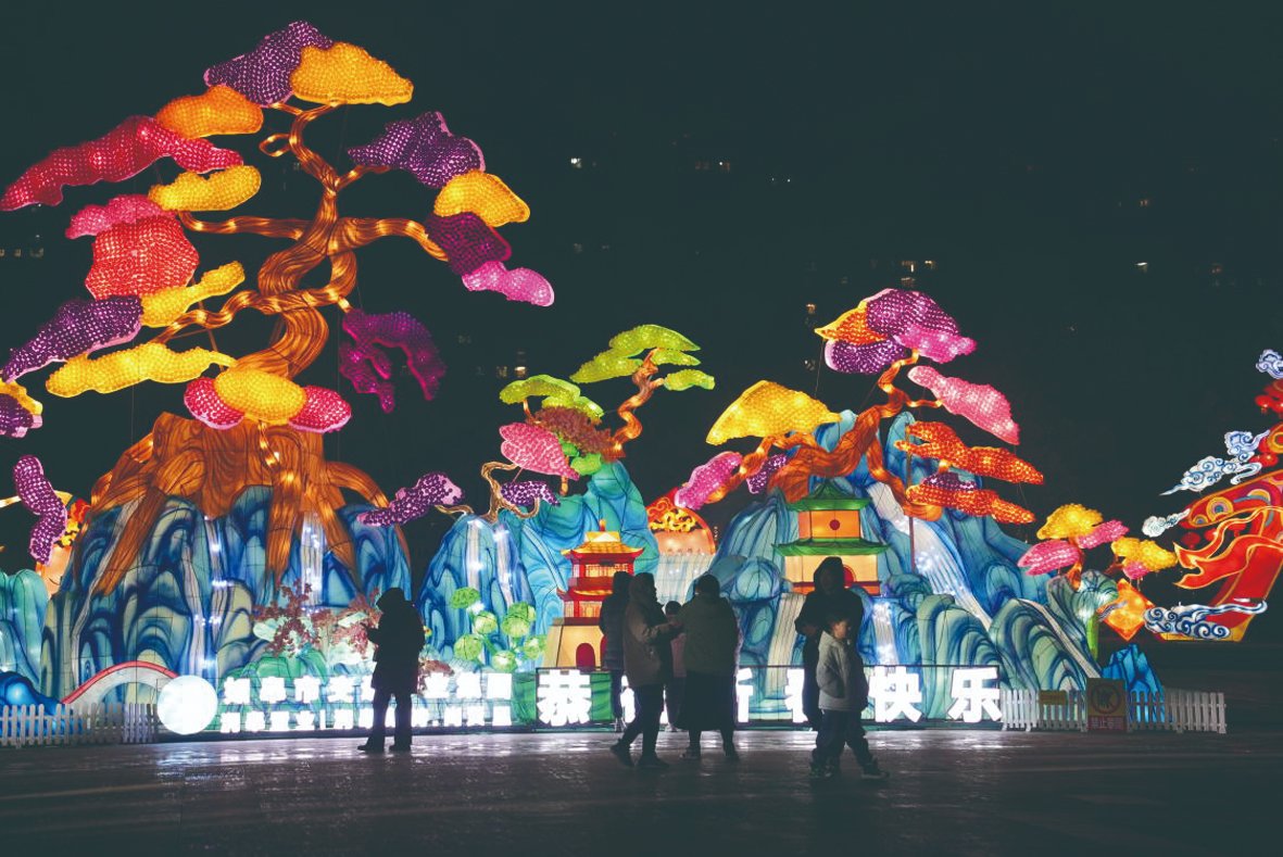 The Longyouhu Ecological Park of #RugaoCity, #Jiangsu Province was buzzing with excitement for the 2024 #LanternFestival. People gathered to enjoy colorful lantern displays, #dragon and lion dances and immerse themselves in the charm of traditional #culture.