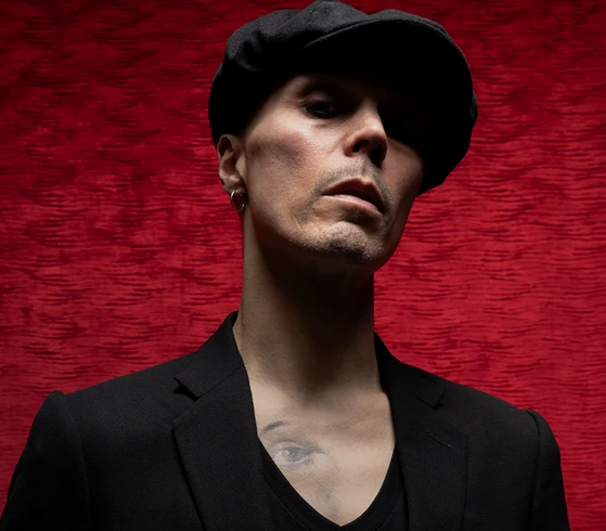 BibiBee74's tweet photo. #VilleValo #VV💜🖤🇫🇮 #NeonNoirTour https://t.co/GlDqfE8jzh