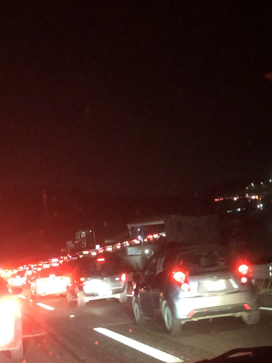 antoniososalo's tweet photo. Fila de por lo menos 2 km antes de llegar a Tarimbaro en la Salamanca - Morelia https://t.co/aiKSvPNrhM