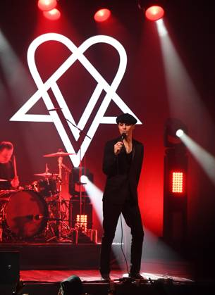 BibiBee74's tweet photo. #VilleValo #VV💜🖤🇫🇮 #NeonNoirTour https://t.co/GlDqfE8jzh