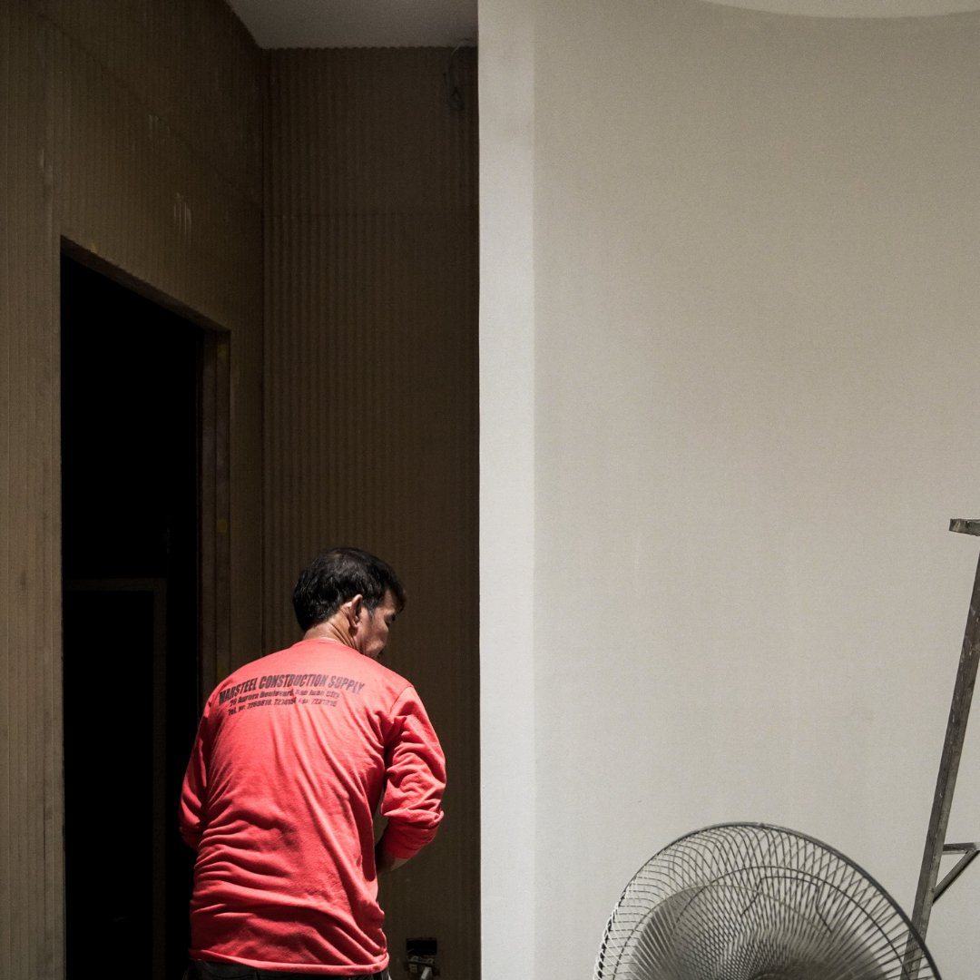 flipspacestudio's tweet image. Filling gaps and holes to prepare for finishing. We opted a natural wood finish which made it a challenge as the MDF absorbs the stain.

#flipspace #architectureph #constructionph #renovation #quiapo #quiapochurch #manilacity