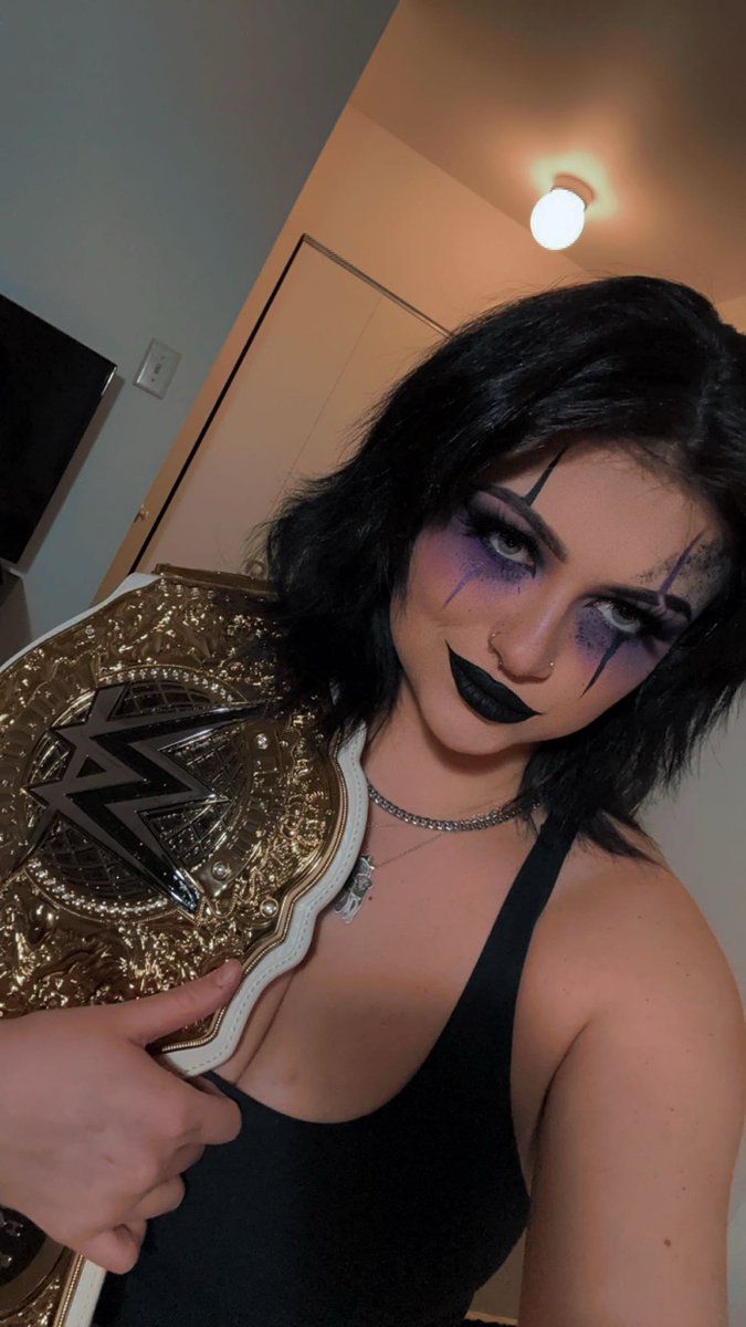 ripleysaysno's tweet photo. yeah, this is hands down my favorite one of rhea's looks i've ever recreated 🤭 https://t.co/vrSkQ6CP0s