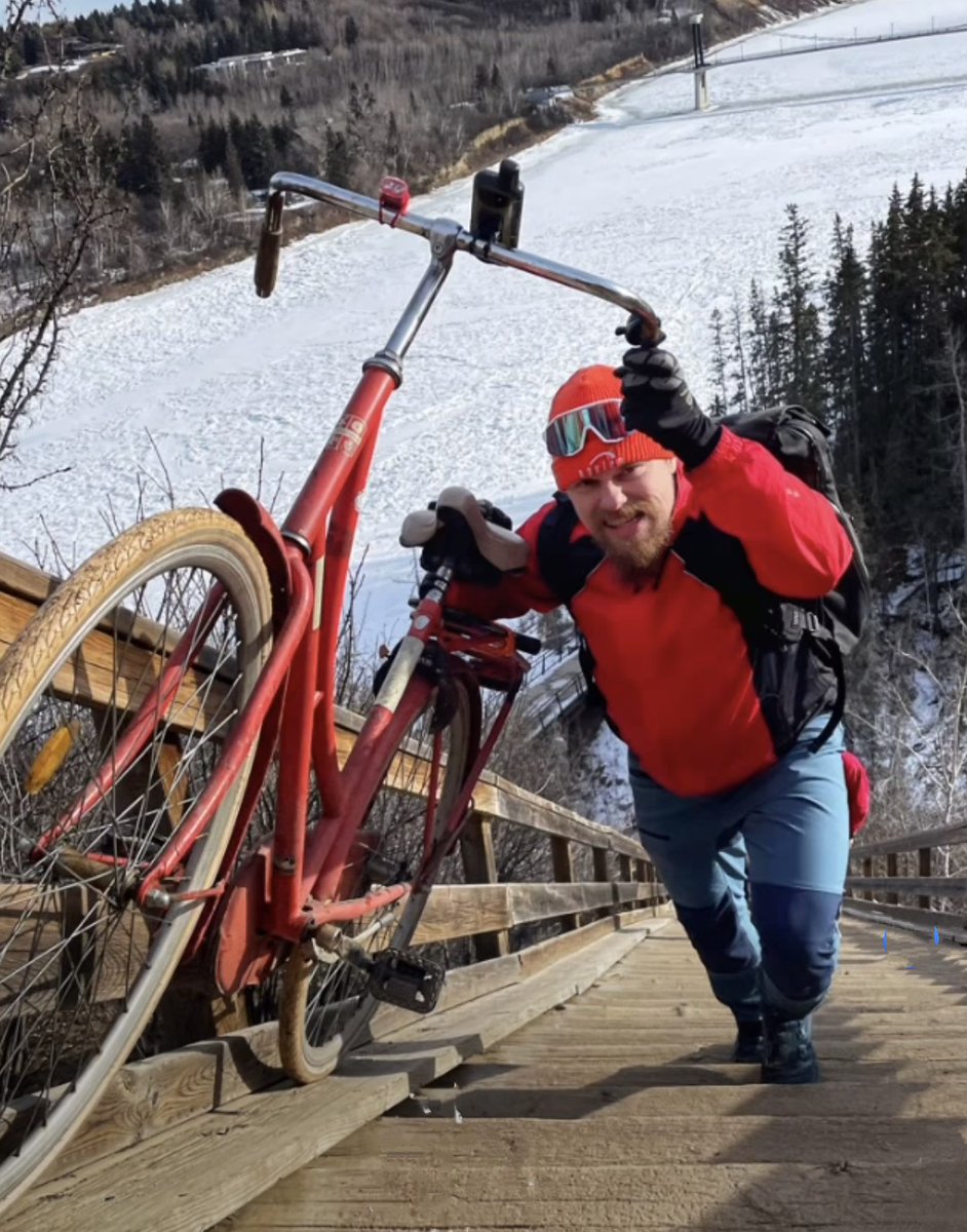 @WorldWinterBike @TheWarOnCars @buttermilk1 @szaracat @coffee_outside It's hard to say which of these shots, courtesy of the @BikeWinnipeg contingent, is the most dramatic: @MattHoyt9's flaming cargo bike, or @pekkatahkola pushing an omafiets up those stairs (the latter clearly designed by a bike-hater). #WCCyeg