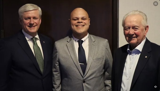 PaxCanLib02's tweet image. #RockDurham #TeamRock #VoteLiberal

You know the #CPC is sweating bullets over losing this seat when they bring out the big guns.  #RockTheVote and send them home!