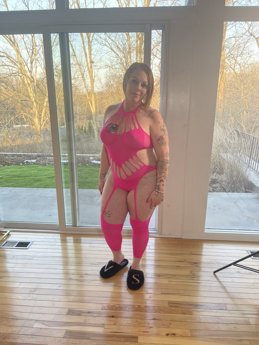 Looking real tasty in this hot pink outfit! 🍭🍬 https://t.co/nZg4SFTbcI<a href="/tag/humpday"class="tags"><span>#humpday</span></a>