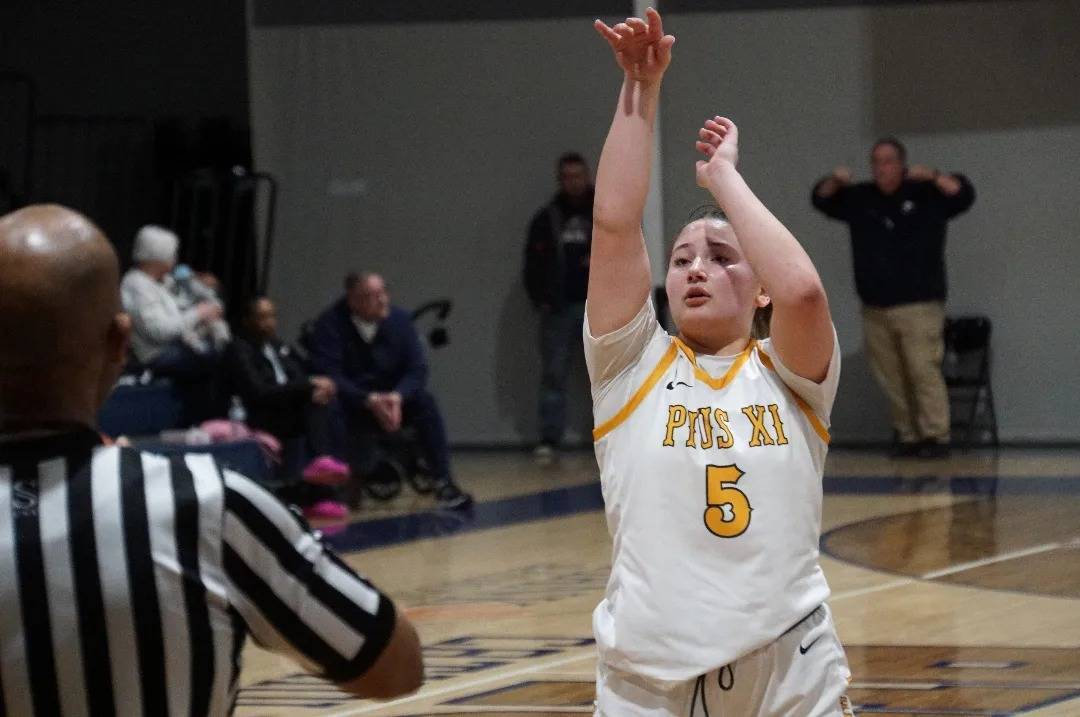 ProductionsW7's tweet photo. Amaya Bridgewater was Friday's @jollygoodsoda Player of the Game and the Lady Popes senior matched that 24 hours later with 10 pts - 4 off of two big FTs and a big late basket to hold off a late Whitefish Bay run! πππππ #roadtotheresch #wisgb #rollpopes @ABridgewater05 https://t.co/dDw76lWale