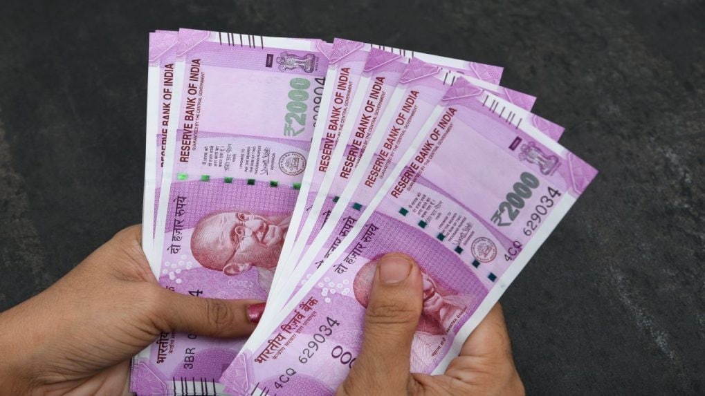 31 जनवरी, 2024 तक 2000 रुपये के 97.5 फीसदी नोट ही वापस आ पाए केंद्रीय बैंक के मुताबिक, अभी भी पूरे नोट सिस्टम से हटाए नहीं जा सके करेंसी सर्कुलेशन में आई जबरदस्त कमी 

#CurrencyCirculation #RBI
