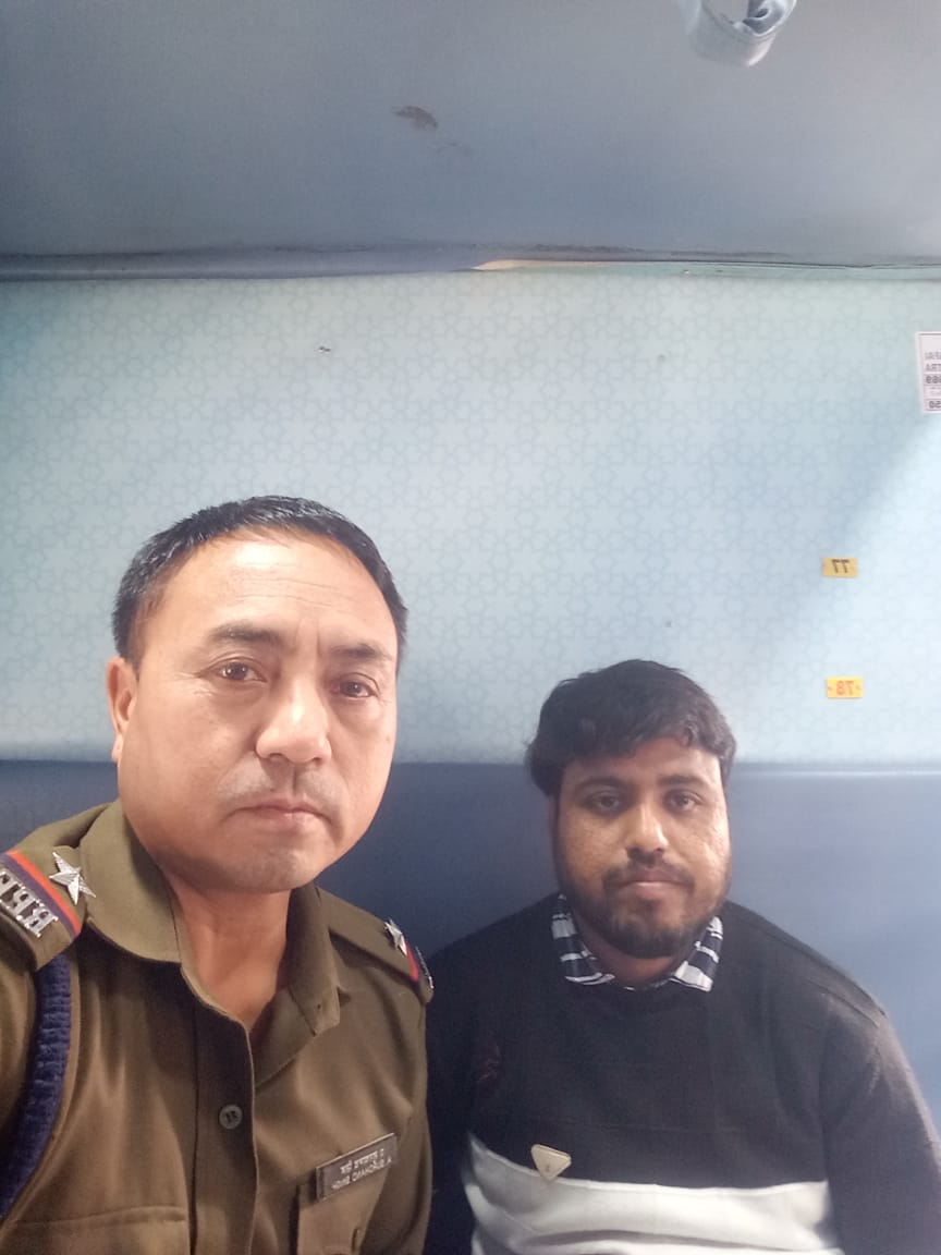 #OperationYatriSuraksha
<a href="/RPF_INDIA/">RPF INDIA</a>
<a href="/RailMinIndia/">Ministry of Railways</a>
<a href="/drm_lmg_nfr/">मं.रे.प्र.लामडिंग, पू.सी.रेलवे / DRM LUMDING NFR</a>
<a href="/zscrnfr/">ZSCRNFR</a>
<a href="/rpfpckyq/">RPF post Kamakhya</a> 
On 25.02.24 RPF NFR LMG Division team of KYQ in response of a 139 complaint reg. missing/not responding call, found out the person and resolved the issue by contacting to his family members.