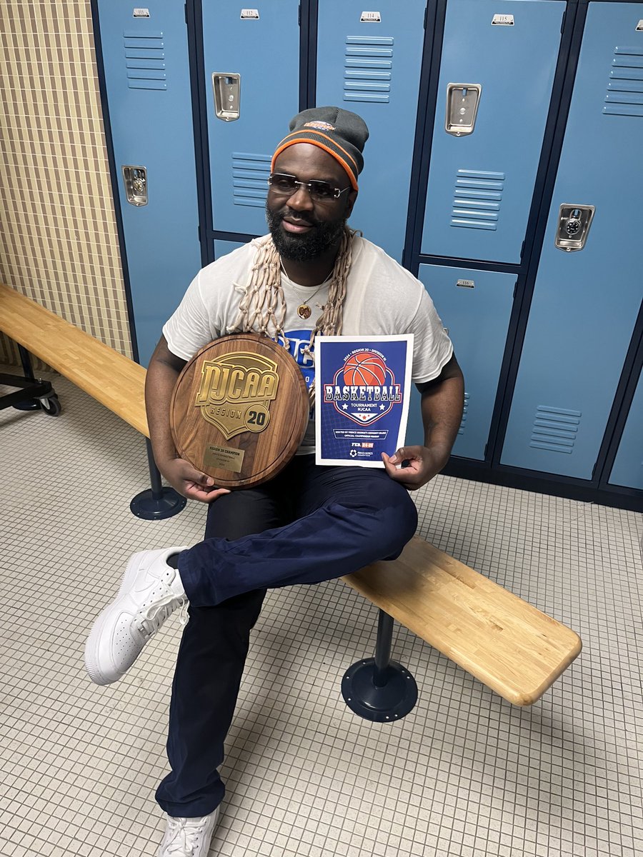 CoachT_Harris's tweet photo. Play for a coach with SWAGGGGGG All white AF1’s and Cartiers!!! No better combination!!!!  🦉🏀 https://t.co/2k36ENnebL