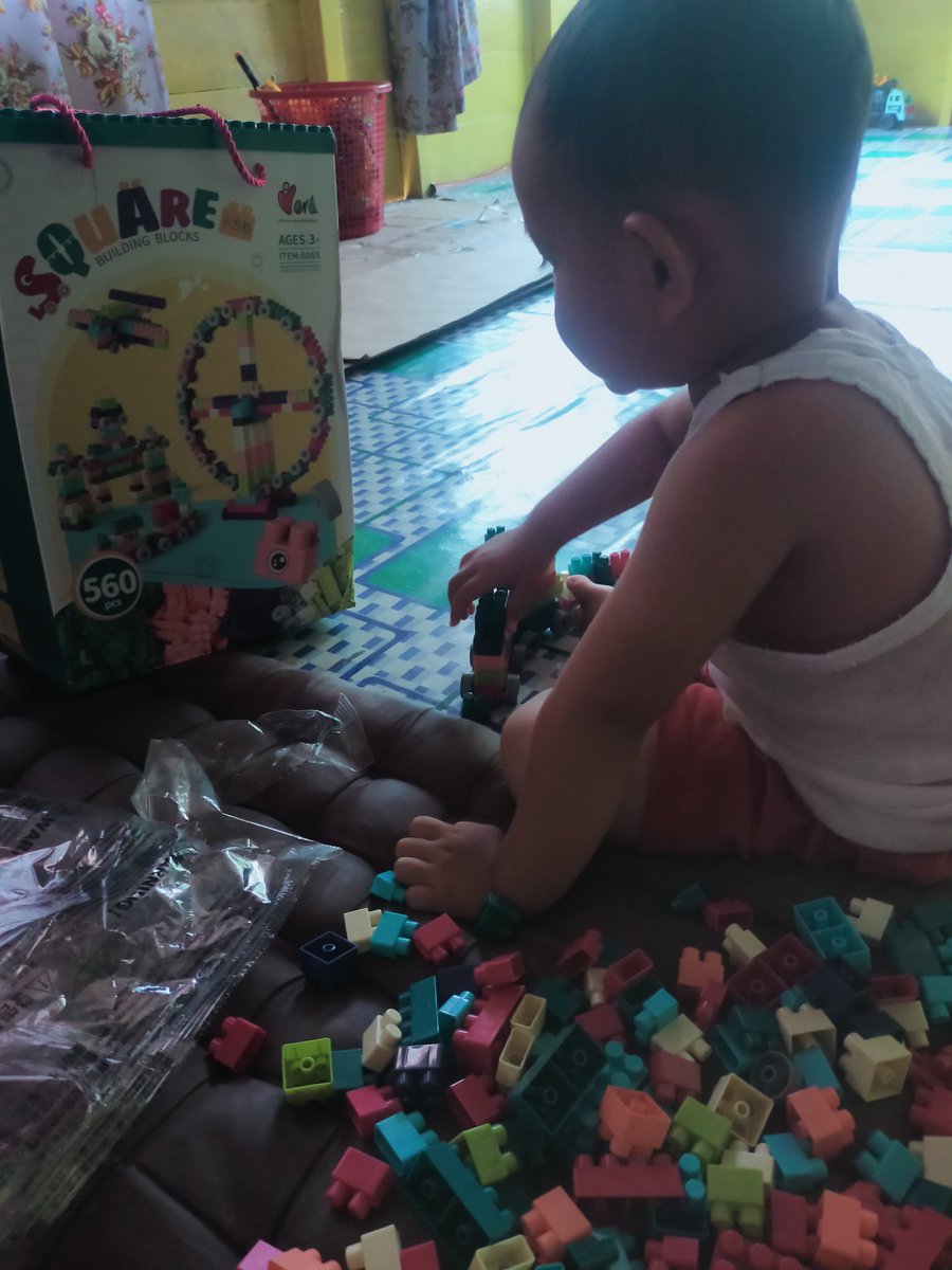 awrerezty's tweet photo. setiap hal kecil yg membuatnya terluka, aku terluka lebih dalam, menangis lebih kencang. segala hal baik ku upayakan untuknya. hai malaikat kecilku, tumbuhlah sebebas kepak burung di angkasa. tak apa walau kadang tergores, aku pelindungmu kan selalu ada. https://t.co/22ESzuvvKQ
