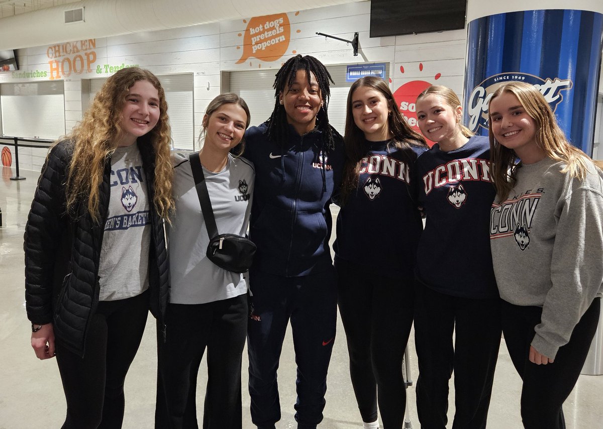 It was awesome watching @KamoreaArnold play at DePaul today. Teammates representing four different classes were there to support her.