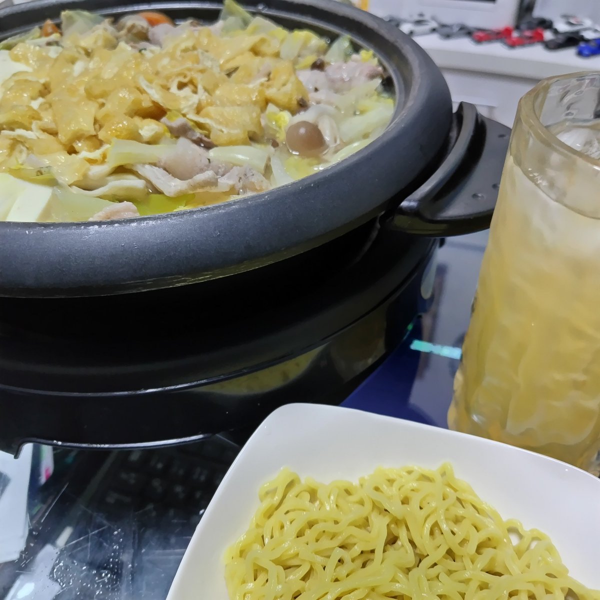 kazutang1961's tweet image. 休日おうちごはん
昼から塩ちゃんこ＆ハイボール😁
のんびりしてたら、洗濯物が飛ばされていたーーー😓
#おうちごはん
#塩ちゃんこ
#ハイボール
#強風注意