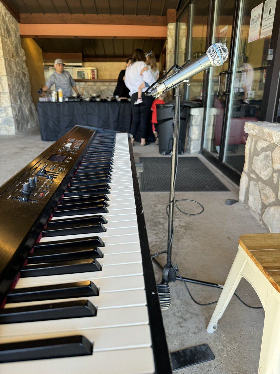 manny_campos's tweet image. Felt like spring today for sure! Thanks Christoval Vineyards for having me play your “Mimosas, Music and Omelets” brunch today! Awesome event and crowd! @Weneffer #SanAngelo
