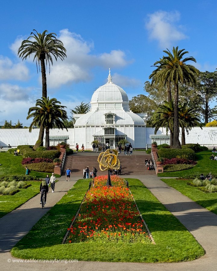 This view of the Conservatory of Flowers in San Francisco’s Golden Gate Park never gets old 🥰