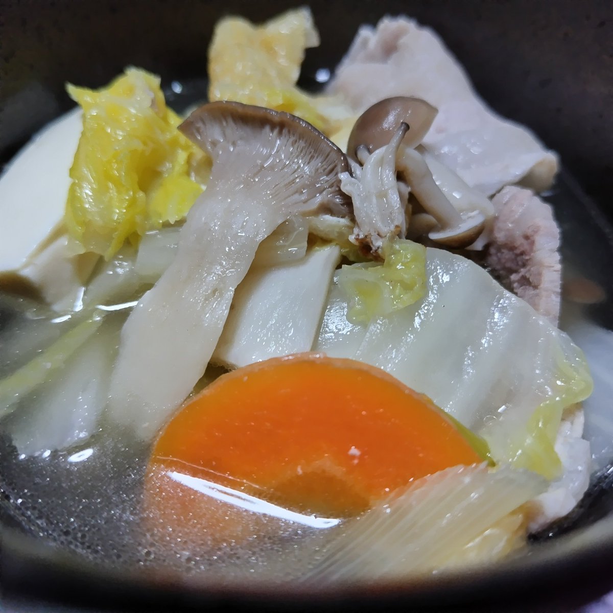 kazutang1961's tweet image. 休日おうちごはん
昼から塩ちゃんこ＆ハイボール😁
のんびりしてたら、洗濯物が飛ばされていたーーー😓
#おうちごはん
#塩ちゃんこ
#ハイボール
#強風注意