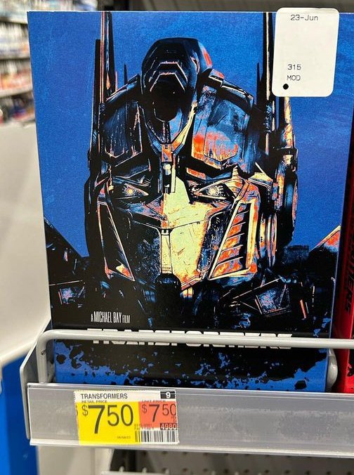 Stryker_P28's tweet image. For anyone who sees this, I'm looking for the Walmart Slipcover version of Transformers 2007, if you got one you're willing to sell, I'd be happy to buy it (preferably under 20 though?) 

So hard to find this thing, there's not even a listing online lmao