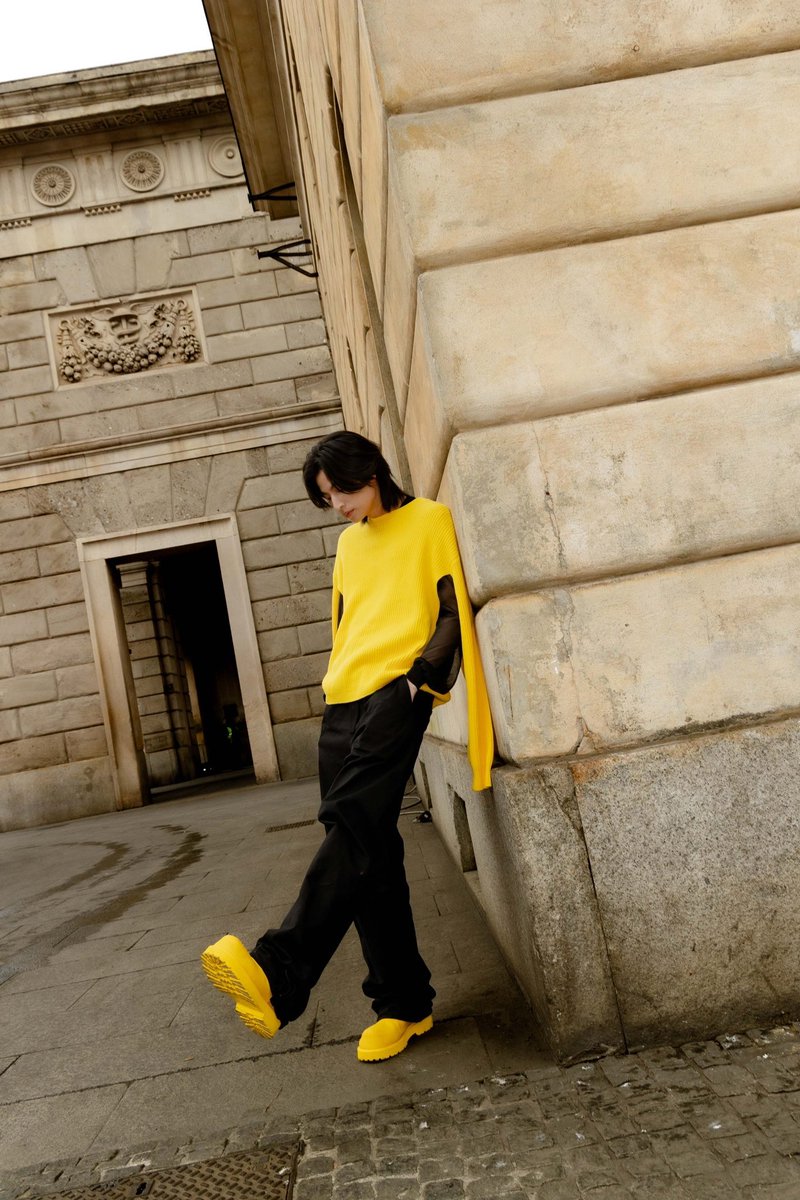 lipsmagazine_th's tweet image. #FASHION &apos;กลัฟ-คณาวุฒิ&apos; กับสองลุควันสบายๆในเมืองมิลานที่อวดโททัลลุคสุดชิคจากเเบรนด์ Onitsuka Tiger ในคอลเลคชั่นฤดูร้อน 2024

@gulfkanawut 
@OnitsukaTiger 
#OnitsukaTiger 
#DPromptCommunication
#LIPSMAGAZINE