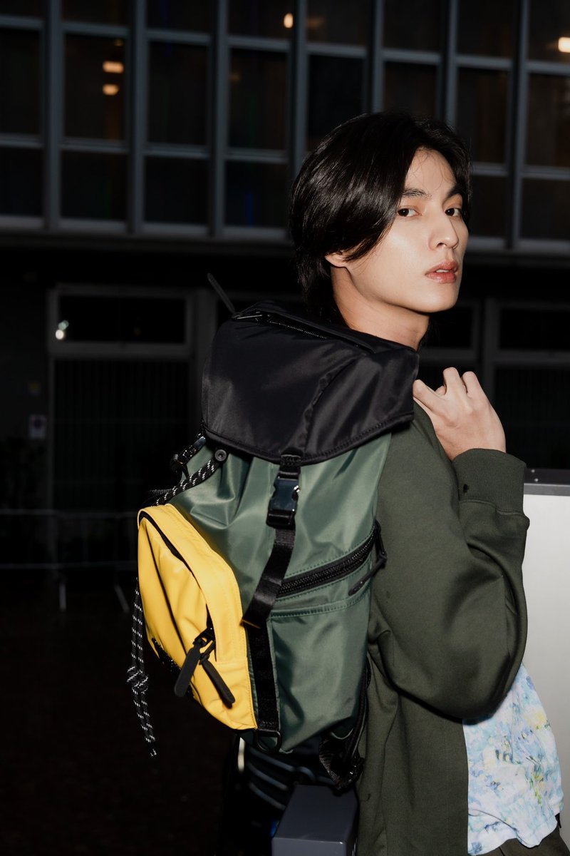 lipsmagazine_th's tweet image. #FASHION &apos;กลัฟ-คณาวุฒิ&apos; กับสองลุควันสบายๆในเมืองมิลานที่อวดโททัลลุคสุดชิคจากเเบรนด์ Onitsuka Tiger ในคอลเลคชั่นฤดูร้อน 2024

@gulfkanawut 
@OnitsukaTiger 
#OnitsukaTiger 
#DPromptCommunication
#LIPSMAGAZINE