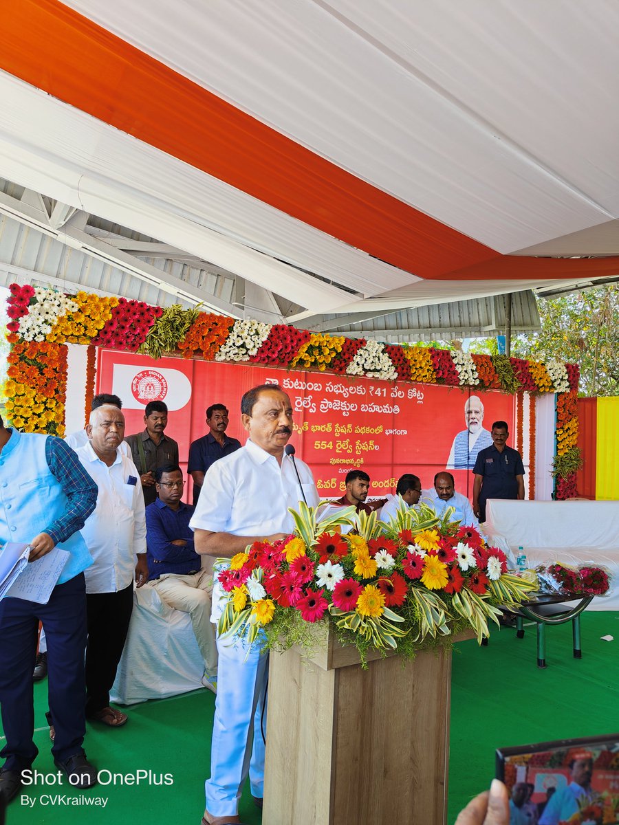 Kalyankhsatriya's tweet photo. Gadwal Municipal Chairman Giving Speech About Amrit Bharat Station Scheme Program
#ModiSarkarKiGuarantee
 #RailInfra4Bharat
 #amritbharatstationscheme
 #railinfra4bharat
 #railinfra4telangana
 #gadwal #scrailwayindia @drmhyb @SCRailwayIndia @RailfansScr #abss https://t.co/f85MJgxWx6