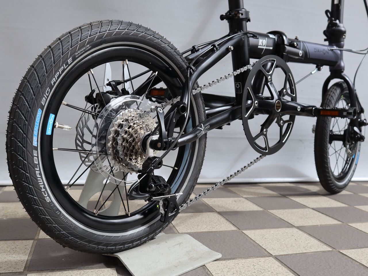 Dahon  File:DAHON DASH P18 (8684722539).jpg - Wikimedia Commons