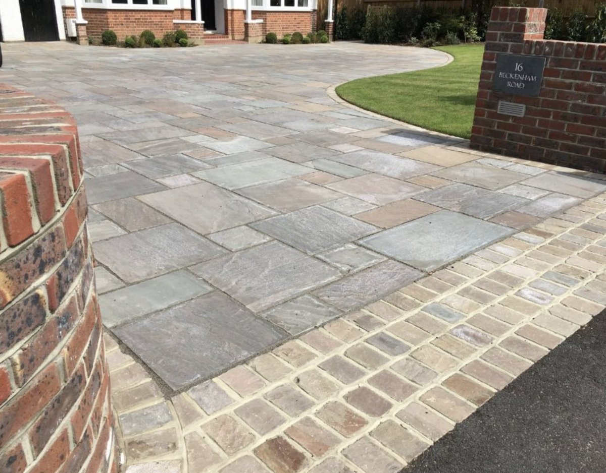 Looking for a competitive quote on a stunning #driveway or block paving? 

Then please get in touch! 😊 📱

This is a great way to enhance kerb appeal and add value to your home 🏡