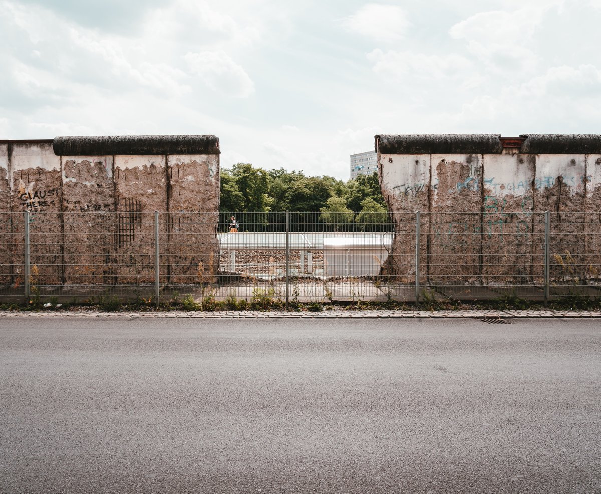 ‘I felt as though the full weight of the Berlin Wall had fallen from my shoulders.’ As a 12-year-old girl living in East Germany, Kati recalls her exhilaration and relief about her new-found freedoms. 📖 Read her story on the MyHEH website 👉 loom.ly/UzTUj6U