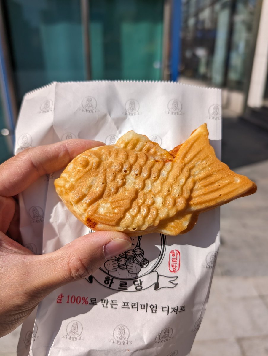 LuangLeroy's tweet photo. Kimchi taiyaki !? YUMMY https://t.co/VPA18o6o7U