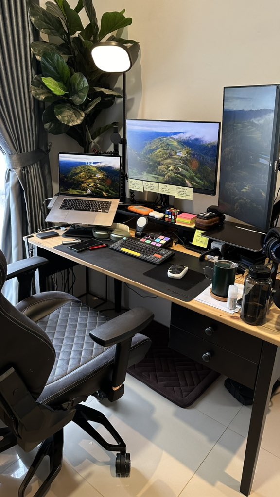 elfuegominds's tweet photo. 2024 wizard home office desk setup 🧙🏻‍♂️ https://t.co/MreYiLdMVx
