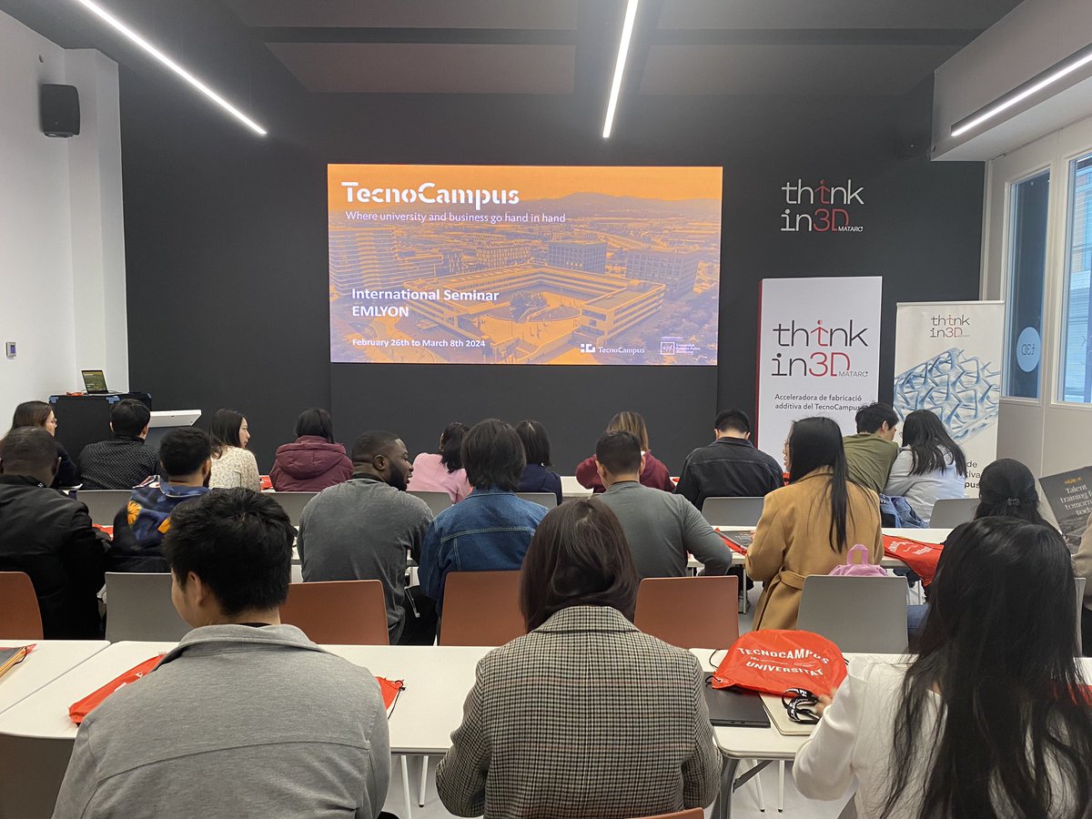HUB4TecnoCampus's tweet photo. 👐 Damos la bienvenida a los 42 estudiantes de la universidad @EMLYON de Francia 🇫🇷, que estarán 10 días en @TecnoCampus realizando un seminario internacional sobre #Logística, #NegociosMarítimos 🚢 y #Riesgo en #OperacionesLogísticas, en formato #InternationalProgram 🌎 https://t.co/JNNpUwjyAO