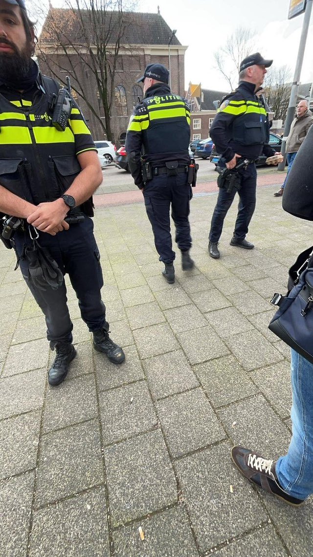 Voorbeeld naam van schrijfster bij <a href="/JoopSoesan/">Joop Soesan 🇮🇱🇳🇱</a> bekend
Geachte Mevrouw Halsema, Geacht Gemeentebestuur,  Van de politie moesten we op de herdenking van de Februaristaking horen dat de burgemeester toestemming had gegeven voor alle demonstraties binnen het gebied. Kortom: een