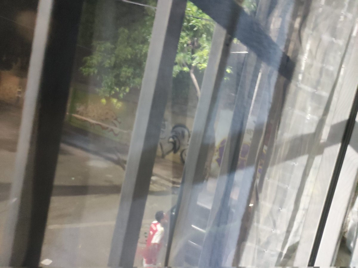 nessgama's tweet photo. @C5_CDMX @SSC_CDMX @UCS_GCDMX @peatonesprimero Solicitamos apoyo para dispersar a personas que están vendiendo y drogándose en la vía pública xfa en Lago Peypus 34 https://t.co/7BvFF7RlnL https://t.co/Ci7oLVAlWW
