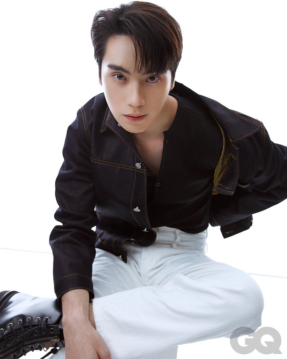 TEePlayRoom's tweet photo. - ตี๋ ธนพล จารุจิตรานนท์
- พระเอกละครเรื่อง #เรือนทาส

📖 https://t.co/qWac9z2pMo

#TEeThanapon #ตี๋ธนพล
#GQHype #GQThailand https://t.co/VuN01BKcGs