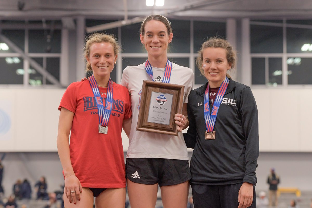 SIU_TrackXC's tweet photo. 𝐓𝐡𝐞 𝐡𝐚𝐫𝐝 𝐰𝐨𝐫𝐤 𝐩𝐚𝐢𝐝 𝐨𝐟𝐟🥉🥉

Ethan Senti and Rachel Anderson each brought home bronze medals in the 5000-meter!

#1Team1Goal | #Salukis https://t.co/I0Cww9Zp3C