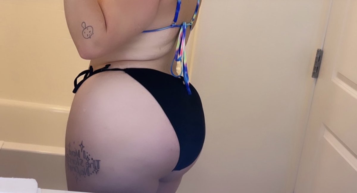 Spacemeowxx's tweet photo. Went swimming today!! Message or comment if you wanna see me without the suit~💕 https://t.co/pPZ3GQuus6