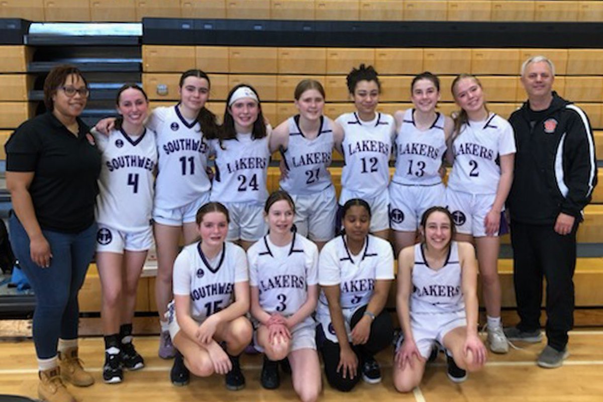💜🤍🏆 Twin Cities Champions 🏆🤍💜
Congratulations to the SW B Squad for winning the Twin City game vs St Paul Como Park on Saturday 2/24 
#lakernation #golakers⚓️🏀🤍💜