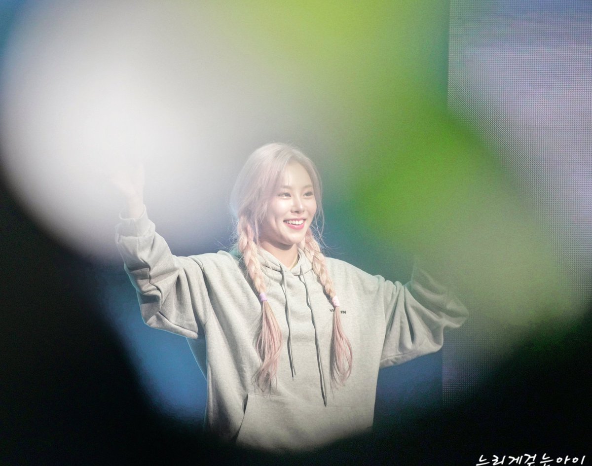slowwalkbaby's tweet photo. 24.02.24. Whee in the Mood World tour seoul 프리뷰

#마마무 #휘인 https://t.co/ZjOMxlK76I