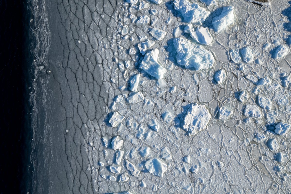 Antarctic sea ice reached its summer minimum area of 1.97 million km2 on 18 Feb - the 3rd lowest summer sea-ice cover on record behind 2023 (lowest) & 2022. It coincides with a new study about the fundamental changes happening in the polar Southern Ocean: bit.ly/4bRcyCX