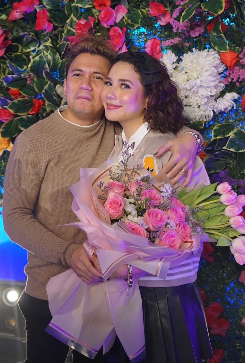 kowalerts's tweet photo. SANAOL!!!! Congratulations again to the happy couple, Karylle and Yae!! Cheers 10 years and more to come 🥹🥰

#ShowtimeLavarn #ItsShowtime https://t.co/BM9A0L353X
