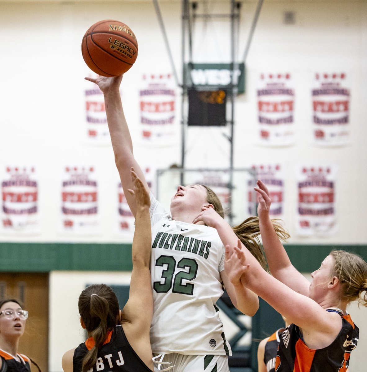 ryantimmerman3's tweet photo. IGCA all-district basketball(5A West):

-Alex Flattery, SC East
-Vera Grom, SC West

#iahsbkb https://t.co/7qu1YYyzc6
