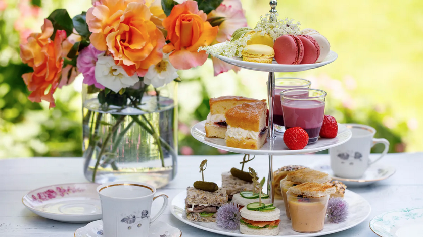 Hey Tea Lovers, our local public radio station in Los Angeles, <a href="/kcrw/">KCRW</a>, recently did a segment about the best places in the city for afternoon tea. Here is the full list of establishments with details on their services: kcrw.com/culture/shows/…. What a great resource! Enjoy!😀🍵🌈💕