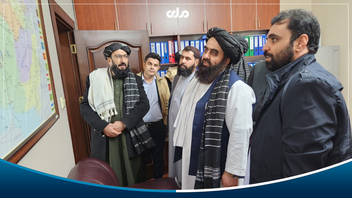 QariSajid01's tweet photo. مولوي امیرخان متقي عشق اباد کې د افغانستان له سفارت څخه لیدنه کړې؛
د بهرنيو چارو سرپرست وزير مولوي اميرخان متقي ترکمنستان ته د سفر په ترڅ کې د یاد هیواد په پلازمېنه عشق اباد کې د افغانستان له سفارت څخه لیدنه کړې.
 ۱/۲ https://t.co/xEQdSYw1Kx