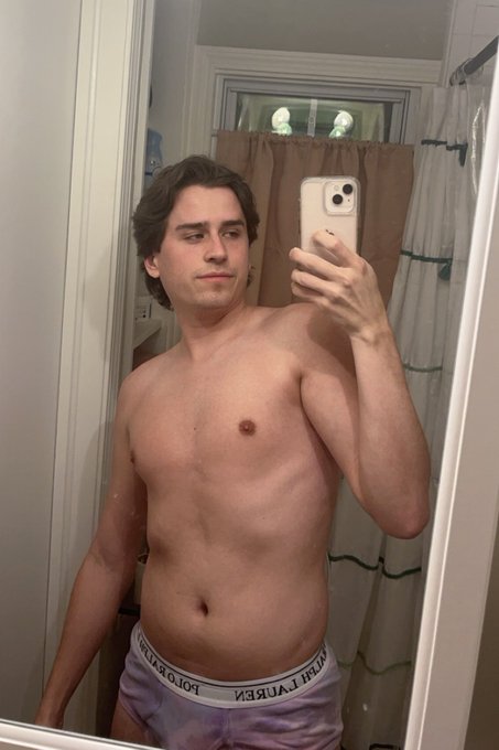 Sunday comedown :/ I need smooches, scratches, and snuggles asap plz https://t.co/g4sIbnolP3