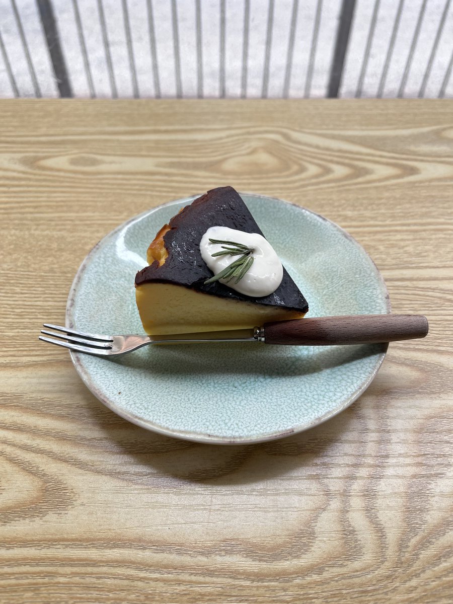 lalalamlalalam's tweet photo. @trevorwind 我今日放假🫡
#黃色經濟圈
#CoffeeQuestion
#黃店 https://t.co/R1sRfEscuS
