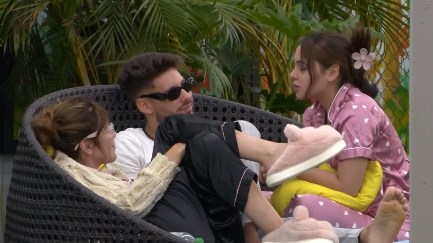 CarlitosDeCali's tweet image. @LaCasaFamososCo #LaCasaDeLosFamososCol #LCDFC 

Mor, Isa la pequeña anda rajando del cuarto cielo, que ellos quieren hacerlos ver como los malos, sin valores. anda delirando por la tristeza post eliminación.