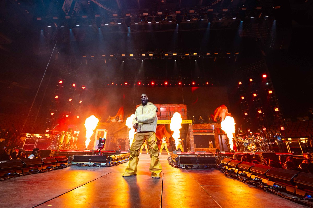 ScotiabankArena's tweet photo. Scenes from our weekend with @burnaboy 🔥

📸: Tom Pandi https://t.co/B8izH7WymM
