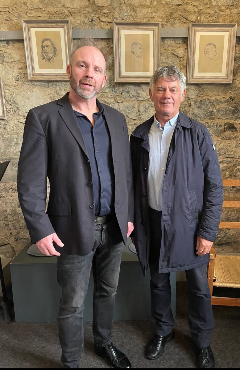 Gerry ‘The Monk’ Hutch visits artist who drew iconic portrait independent.ie/videos/gerry-t… #TheMonk @StJohnsTheatre #Listowel #Tralee #Kerry #Courts #CourtArtist #Ireland